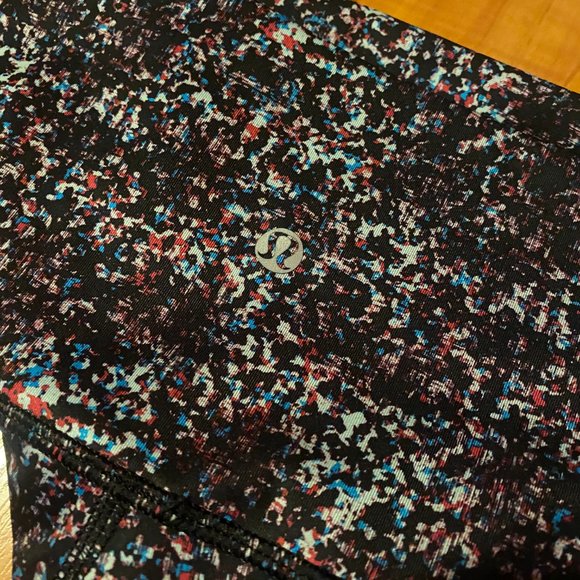Full length patterned roll down Lululemon leggings-Size 4 - Picture 2 of 2